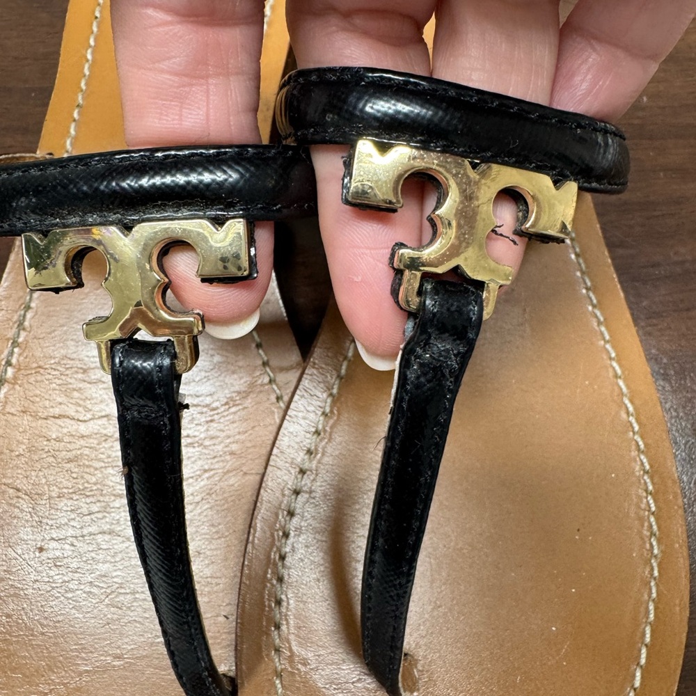 Tory Burch Black Leather Logo Thong Sandals with Tan Footbed - Picture 3 of 4